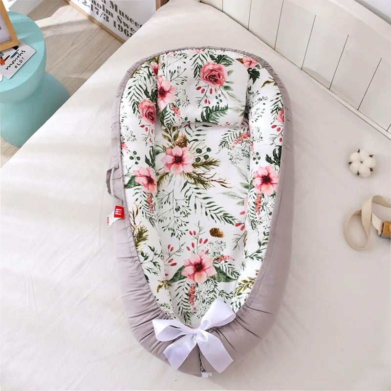 reducteur de lit bebe gris fleuri douillet