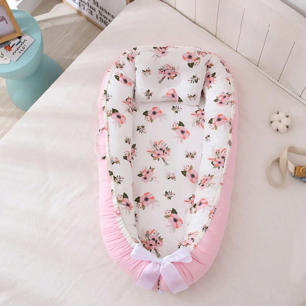 reducteur de lit bebe rose fleuri douillet