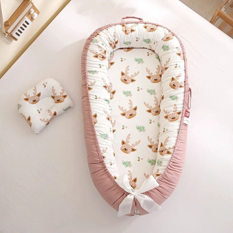 reducteur de lit bebe saumon confortable