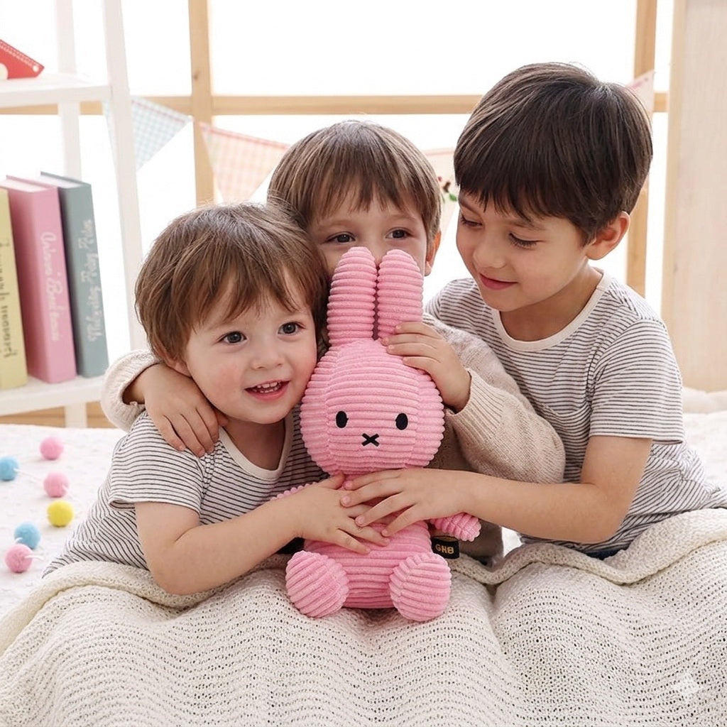 doudou lapin veloute rose compagnon reconfortant
