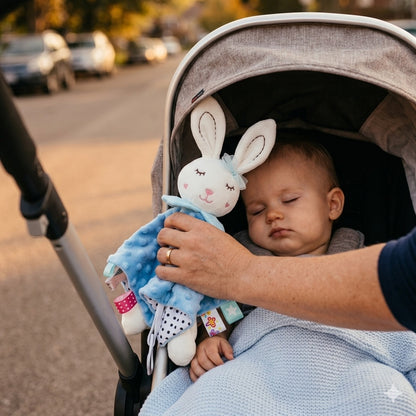 lapin doudou bleu bon compagnon apaisant