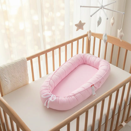 reducteur de lit bebe rose reconfortante
